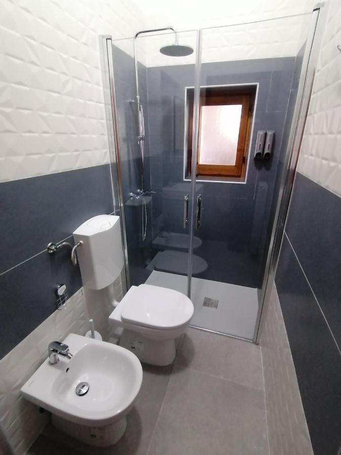 Due Finestre Sul Cortile Hotel Novi Ligure Ngoại thất bức ảnh